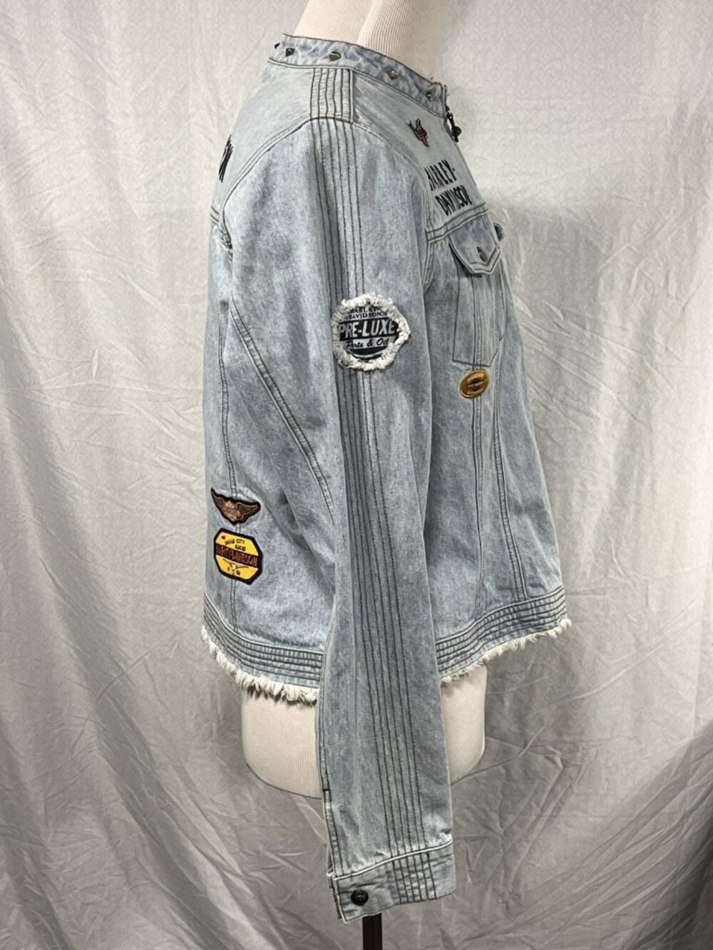 Women’s Sz XL Harley Davidson Denim Jacket Patches Studs Distressed Light Blue - Picture 4 of 13
